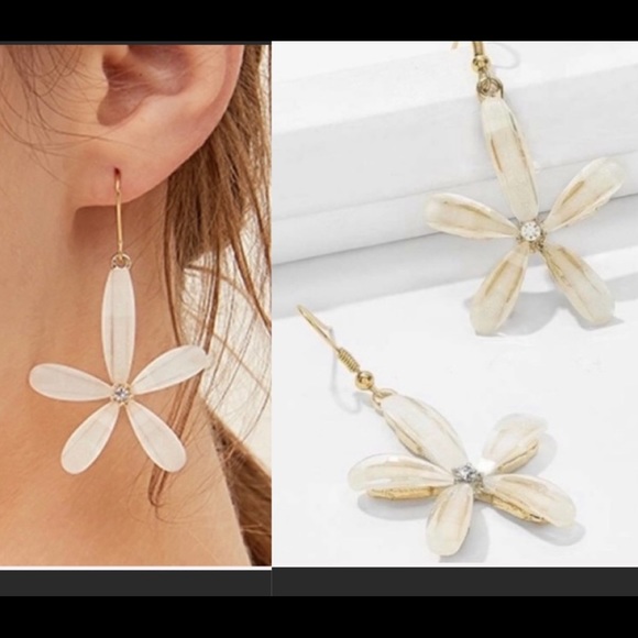 Anthropologie Jewelry - LAST PAIR! 5 stars! Chic floral drop earrings